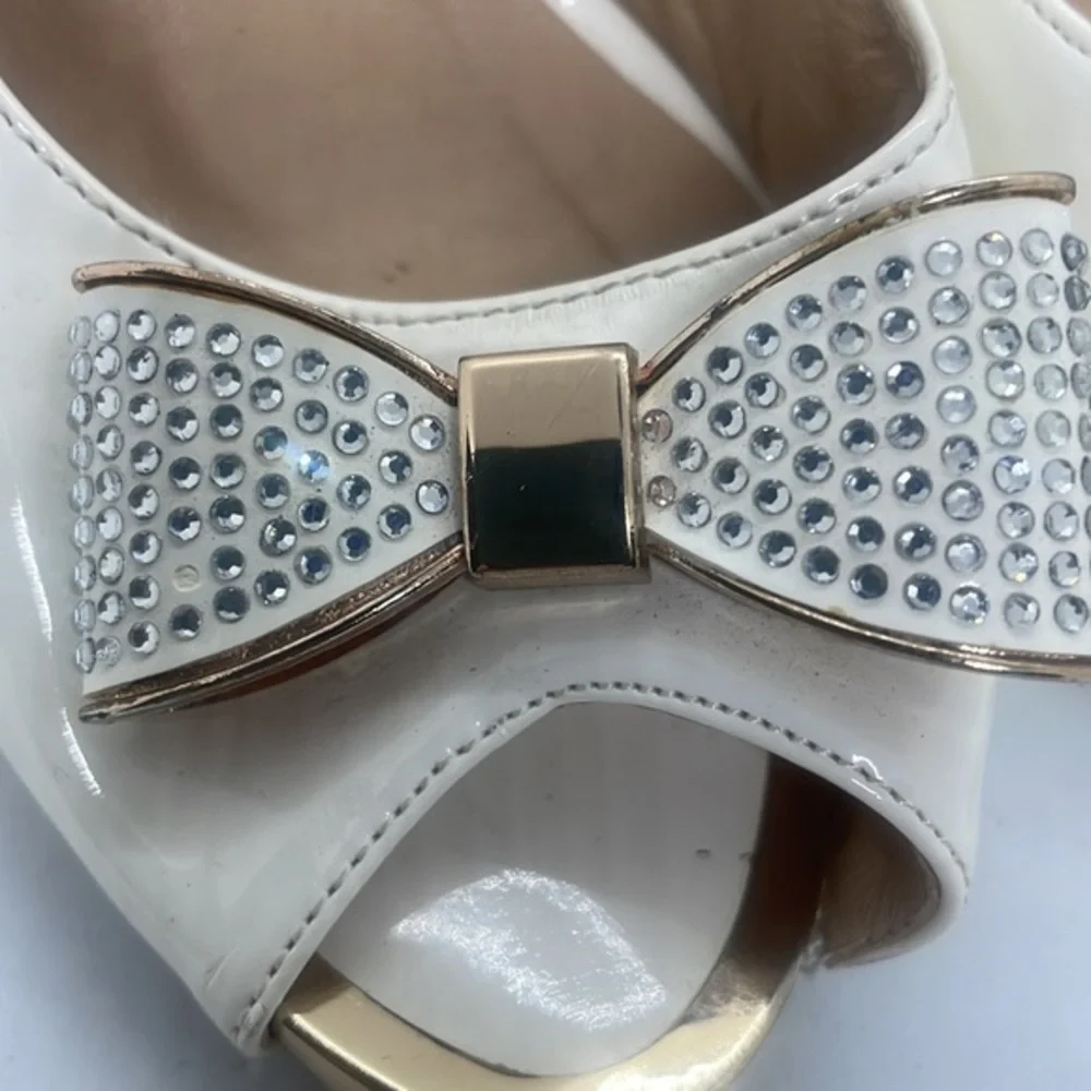 TOLEEAO shoes ivory shiny with gold accents jeweled bow size 7 or 38
